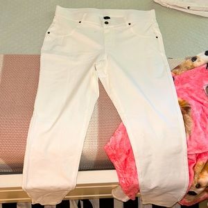 Hue White Jeans Elastic Waist